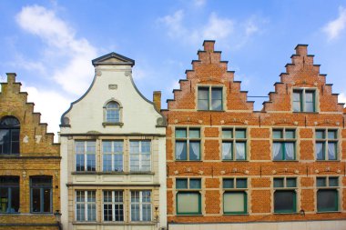 Belçika, Brugge - 3 Mayıs 2019: Eski Brugge'un Ortaçağ evleri