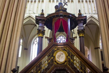 Belçika, Brugge - 3 Mayıs 2019: Brugge'deki St. Salvator Katedrali'nin (Sint-Salvatorskathedraal) içi