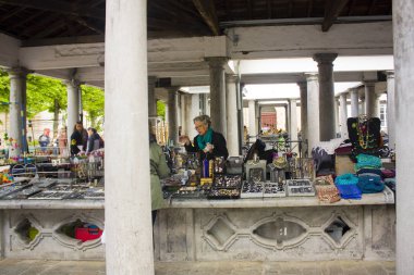 Belçika, Brugge - 3 Mayıs 2019: Bruges'te Vismarkt adlı Eski Balık Pazarı 