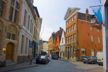 Belçika, Brugge - 3 Mayıs 2019: Eski Brugge'un Ortaçağ sokakları
