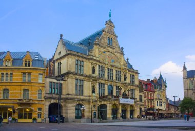 Gent, Belçika - 3 Mayıs 2019: Gent'teki Sint-Baafsplein Meydanı'ndaki Hollanda Kraliyet Tiyatrosu