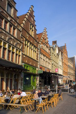 Gent, Belçika - 3 Mayıs 2019: Gent'in Eski Kenti'nde sokak kafesi
