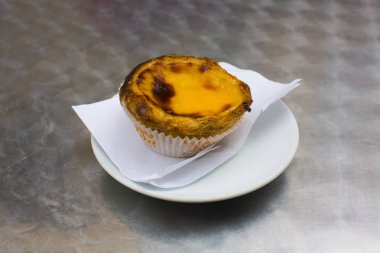 Geleneksel Lizbon yumurta tart - Portekiz hamur işleri pasteis de nata