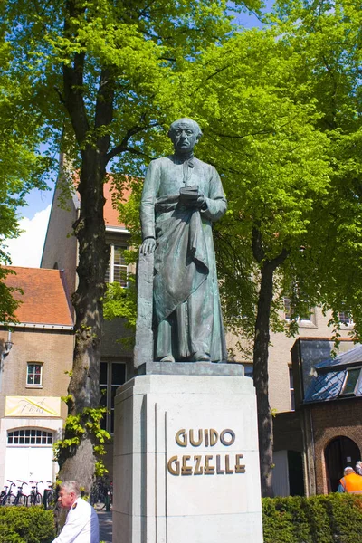 Bélgica Brugge Maio 2019 Monumento Guido Gezelle Cidade Velha Brugge — Fotografia de Stock