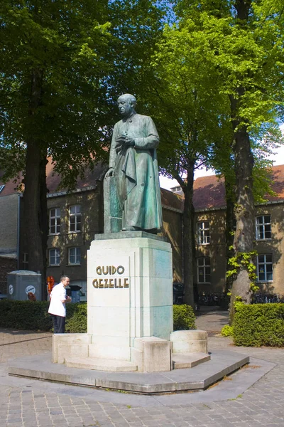 Bélgica Brugge Maio 2019 Monumento Guido Gezelle Cidade Velha Brugge — Fotografia de Stock