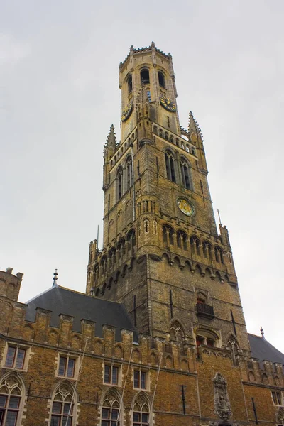  Brugge, Belçika'daki Old Town'dan ünlü Belfort Kulesi'nin görünümü