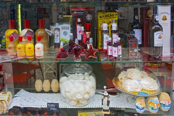 Aveiro Portugal Marzo 2019 Escaparate Tienda Con Diferentes Botellas Vino —  Fotos de Stock