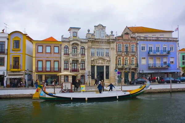 Aveiro Portugal Marzo 2019 Barcos Moliceiro Tradicionales Canal Principal Ciudad — Foto de Stock
