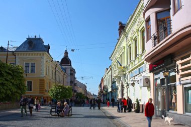 Chernivtsi, Ukrayna - Mayıs, 2018: Kobylanska Street - Chernivtsi merkez sokak 