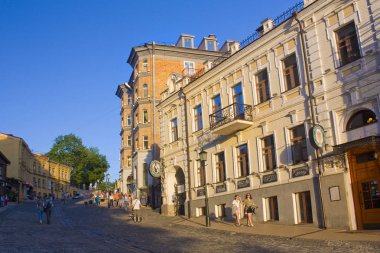 KIEV, UKRAINE - 28 Mayıs 2019: Andriyivvsky Ukrayna 'nın tarihi caddesi
