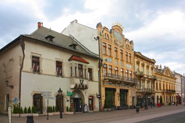 Kosice, Slovakya - 20 Ekim 2016. Kosice'deki en eski restoran ve ünlü otel Slavia ile 15.