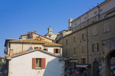 San Marino, San Marino - 27 Ağustos 2019: San Marino'daki Eski Kent'in Pictureque caddesi