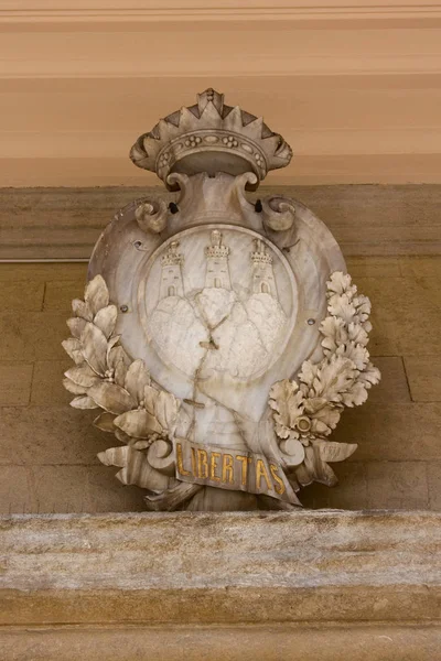 Wappen Auf Der Basilica San Marino — Stockfoto