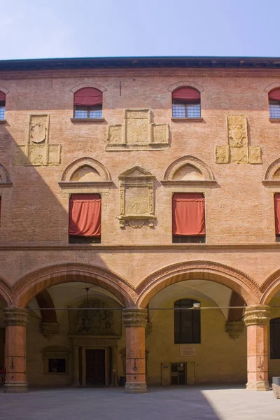 Αίθριο Του Palazzo Accursio Palazzo Comunale Στην Πιάτσα Ματζόρε Στην — Φωτογραφία Αρχείου