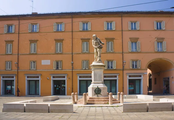 루이지 갈바니 기념비 이탈리아 의사인 이탈리아 의사인 물리학자이자 철학자인 볼로냐 — 스톡 사진
