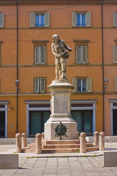 루이지 갈바니 기념비 이탈리아 의사인 이탈리아 의사인 물리학자이자 철학자인 볼로냐 — 스톡 사진