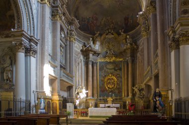 Bologna, İtalya - 28 Ağustos 2019: Madonna Galliera Kilisesi'nin ve Bologna'daki San Filippo Neri Kilisesi'nin İç