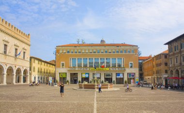 Pesaro, İtalya - 30 Ağustos 2019: Piazza Del Popolo pesaro'da