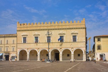 Pesaro, İtalya - 30 Ağustos 2019: Palazzo Ducale Peşaro'daki Piazza Del Popolo'da