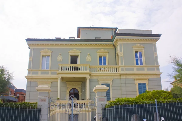 Tipikus Olasz Villa Óvárosban Pesaro Olaszország — Stock Fotó