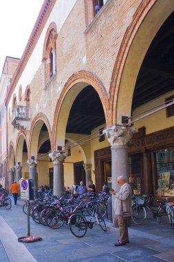 Ravenna, İtalya - 31 Ağustos 2019: Ravenna 'daki Piazza del Popolo' da şehir hayatı