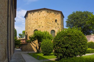 vaftizhane neon Ravenna, İtalya