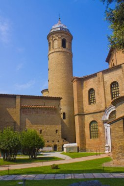 İtalya, Ravenna 'daki Basilica di San Vitale' nin çan kulesi.