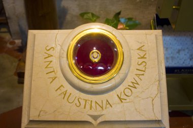 Ravenna, İtalya - 31 Ağustos 2019: Ravenna 'daki Santa Maria Bazilikası Santa Faustina Kowalska' nın kalıntıları