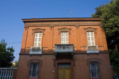 İtalya 'nın Ravenna kentindeki eski tarihi bina.