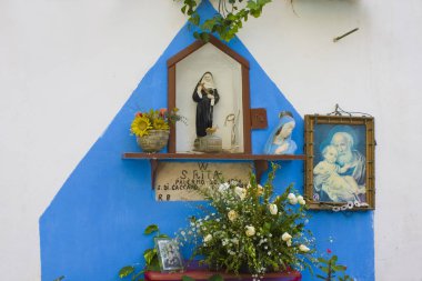 Palermo, İtalya - 25 Eylül 2019: Palermo, Sicilya, İtalya 'da bir caddede Aziz heykeli