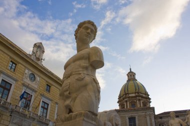 Palermo, Sicilya, İtalya 'daki Piazza Pretoria' daki Pretoria Çeşmesinin Parçası