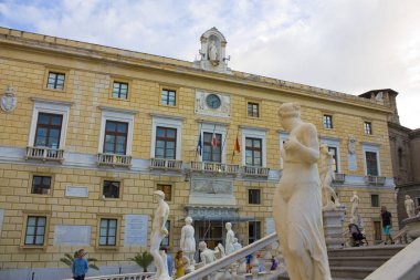 Palermo, Sicilya, İtalya 'daki Piazza Pretoria' daki Kartallar Sarayı (veya Palazzo delle Aquile)