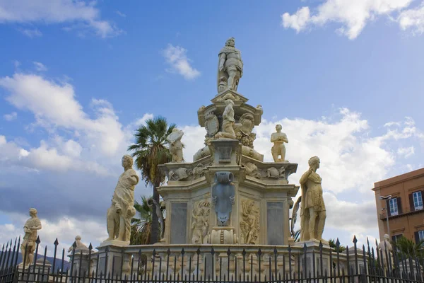 Monumento Rei Filipe Espanha Perto Palácio Norman Palermo Sicília Itália — Fotografia de Stock