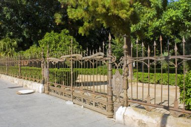 Palermo, İtalya - 25 Eylül 2019: Palermo, Sicilya, İtalya 'daki Piazza Marina' da Garibaldi Garden
