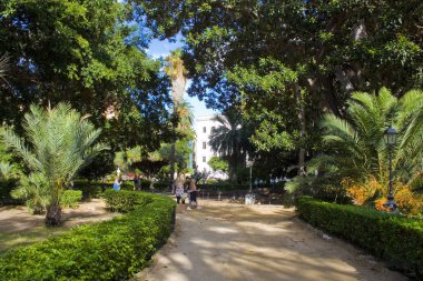 Palermo, İtalya - 25 Eylül 2019: Palermo, Sicilya, İtalya 'daki Piazza Marina' da Garibaldi Garden