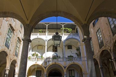 Palermo, Sicilya, İtalya 'daki Cattolica Sarayı (veya Palazzo Cattolica) avlusu