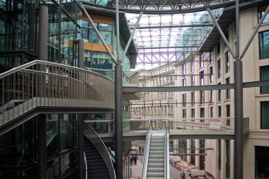 LEIPZIG, GERMANY - 9 Mart 2020: Leipzig, Almanya 'daki büyük alışveriş merkezi Petersbogen