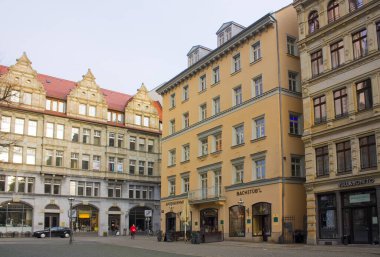 LEIPZIG, GERMANY - 9 Mart 2020: Leipzig, Almanya 'da St Thomas Kilisesi (veya Thomaskirche) yakınlarındaki meydan