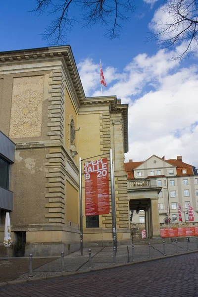 HALLE, ALMANY - 9 Mart 2020 Halle Opera Evi