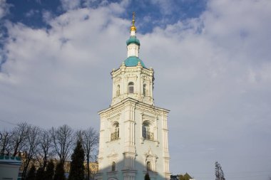 Sumy, Ukrayna 'daki Kutsal Diriliş Katedrali' nin çan kulesi.