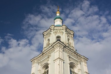 Sumy, Ukrayna 'daki Kutsal Diriliş Katedrali' nin çan kulesi.