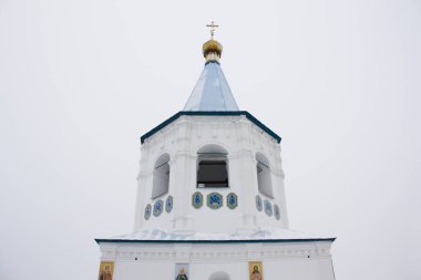 Ukrayna, Putivl 'daki Molchanski Manastırı' nın çan kulesi.