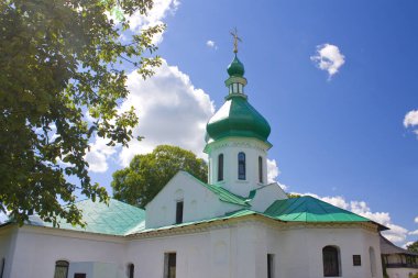 Peter ve Paul Kilisesi 'nin Spaso-Preobrazhensky erkek manastırı Novgorod-Seversky, Ukrayna