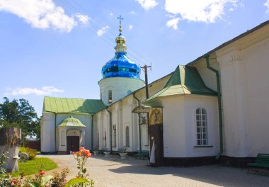 Ukrayna 'nın Gustia köyündeki Gustynsky manastırında İsa' nın dirilişi kilisesi.