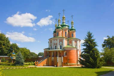 Ukrayna 'nın Gustia köyündeki Gustynsky manastırındaki Peter ve Paul Kilisesi