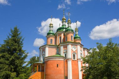 Ukrayna 'nın Gustia köyündeki Gustynsky manastırındaki Peter ve Paul Kilisesi