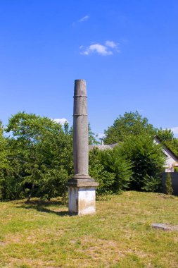 Ukrayna 'nın Tulchyn kentindeki Yerel Tarih Müzesi yakınlarındaki Zafer Sütunları