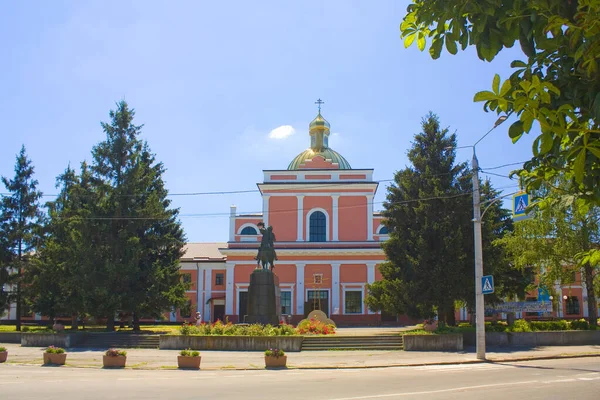 Katedra Narodzenia Pańskiego Przed Kościołem Dominikańskim Tulczynie Ukraina — Zdjęcie stockowe