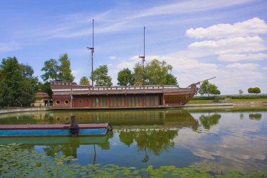Mezhyhirya 'daki Galleon gemi restoranı - eski başkan Yanukovich' in evi