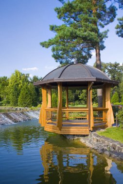 Mezhyhirya 'daki Pavilion (Cumhurbaşkanı Yanukoviç' in eski cumhurbaşkanı ikametgahı) Ukrayna 'nın Kyiv bölgesinde